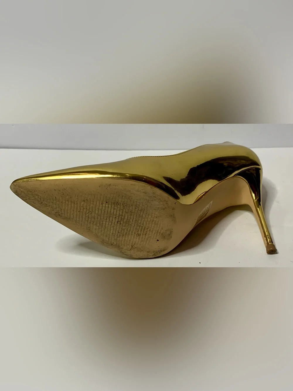 Elisabet Tang stunning metallic